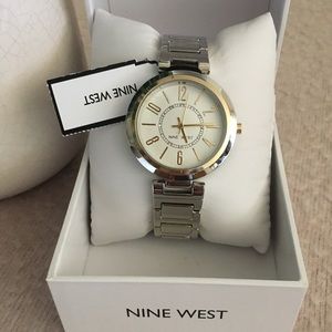⬇️ Nine West Watch Silver